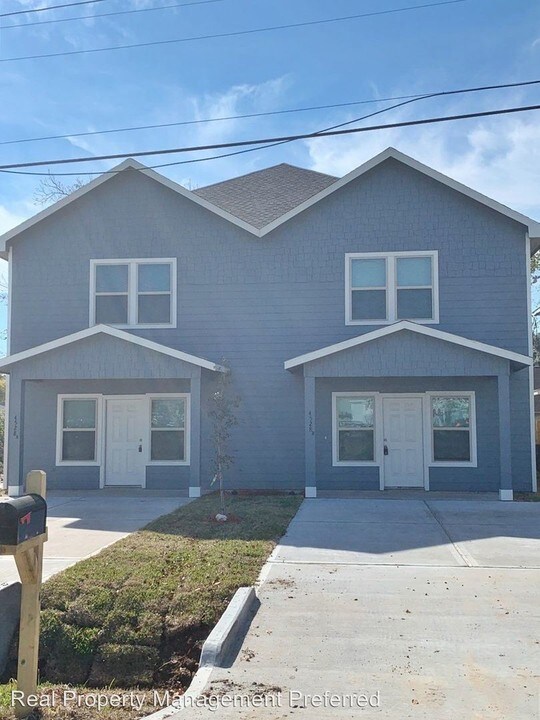 4528 Mayflower St in Houston, TX - Foto de edificio