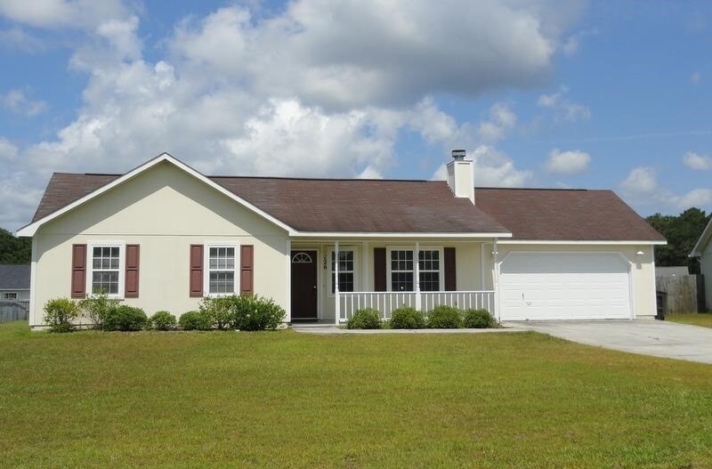 126 Daphne Dr in Hubert, NC - Building Photo