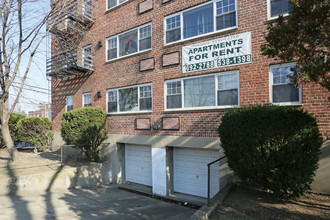 Webb Gardens in Hempstead, NY - Building Photo - Building Photo