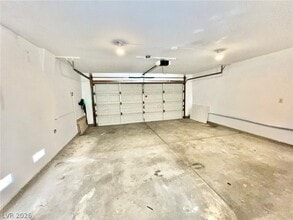8104 Bronze Treasure Ct in Las Vegas, NV - Building Photo - Building Photo
