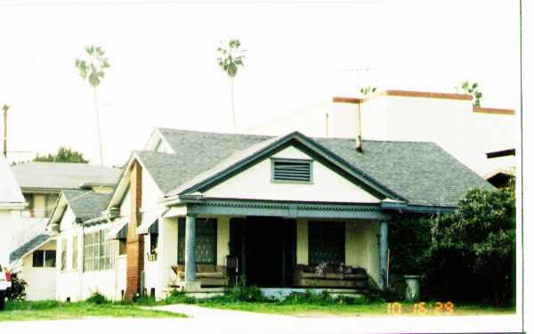 927 N Mariposa Ave in Los Angeles, CA - Foto de edificio