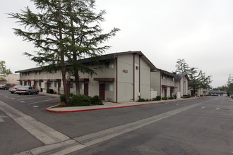 Cedar Gardens Apartments in Fresno, CA - Building Photo - Building Photo