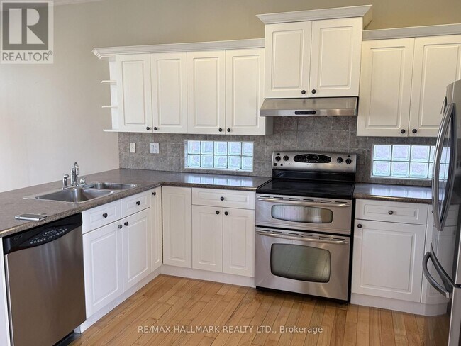 29 Wildwood Trail in Barrie, ON - Building Photo - Building Photo