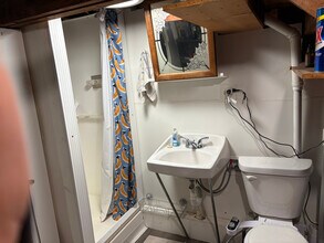 8 Brackett Rd in Framingham, MA - Foto de edificio - Building Photo