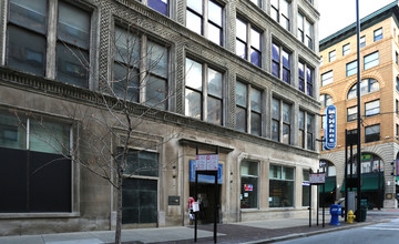 106 W 7th St in Cincinnati, OH - Foto de edificio - Building Photo