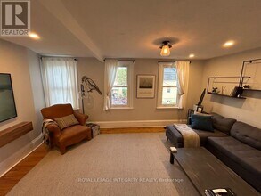 18 Commanda Wy in Ottawa, ON - Building Photo - Building Photo