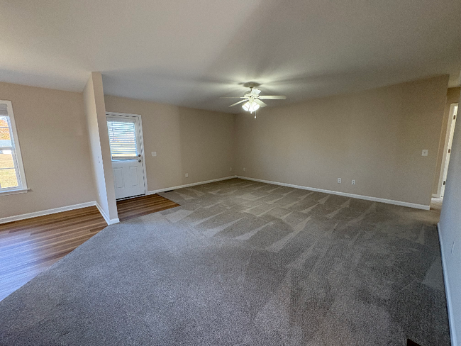 342 Massengill Pond Rd in Angier, NC - Foto de edificio - Building Photo