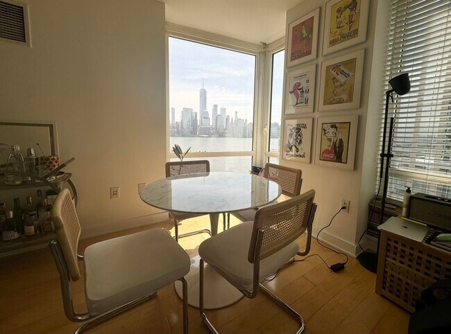 2 2nd St in Jersey City, NJ - Building Photo - Building Photo