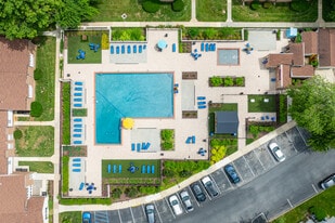 Meetinghouse Apartments & Townhouses in Boothwyn, PA - Building Photo