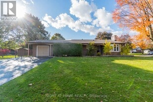 899 Florell Dr in Oshawa, ON - Building Photo