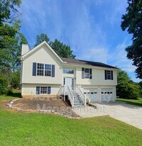 51 Connie Dr in Dallas, GA - Building Photo