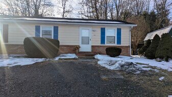2068 Annandale Ct, Unit Duplex in Harrisonburg, VA - Building Photo