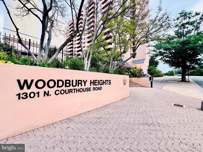 property at 1301 N Courthouse Rd