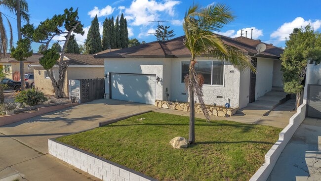 1621 W 122nd St in Los Angeles, CA - Building Photo - Building Photo