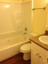 1625 Fourcade St in Houston, TX - Foto de edificio - Building Photo