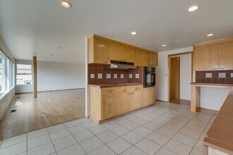 429 10th Ave W in Kirkland, WA - Building Photo - Building Photo
