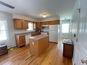 59 Peconic Ave in Shelter Island, NY - Building Photo - Building Photo