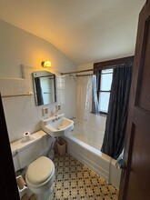 3211 W Fairmount Ave in Milwaukee, WI - Building Photo - Building Photo