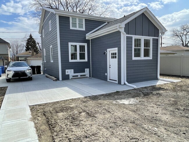 property at 5137 S Newland Ave