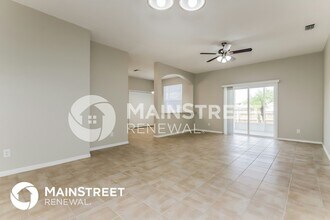 918 Grand Canyon Dr in Valrico, FL - Foto de edificio - Building Photo