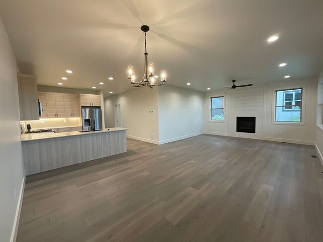 226-240 N Cottonwood Rd in Bozeman, MT - Building Photo - Building Photo