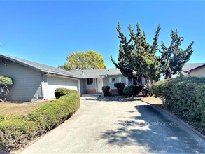 207 Bergwall Way in Vallejo, CA - Building Photo - Building Photo