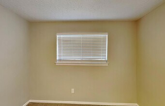 546 Sharp Dr in Desoto, TX - Building Photo - Building Photo