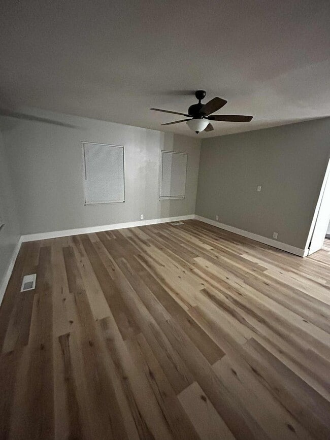 property at 1516 E Frontenac St