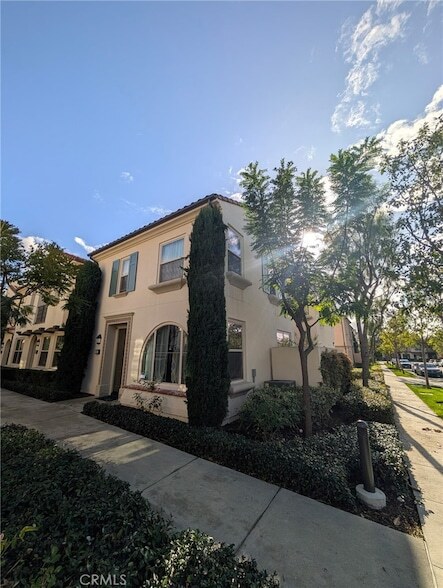 64 Emerald Clover in Irvine, CA - Foto de edificio - Building Photo