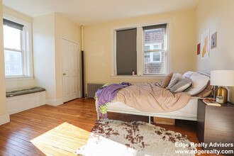 74 Egmont St, Unit 3 in Brookline, MA - Building Photo - Building Photo