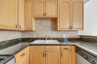 4034 Redwood Ave in Los Angeles, CA - Building Photo - Building Photo