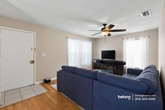 4401 Ridgeline Cir in Tampa, FL - Foto de edificio - Building Photo