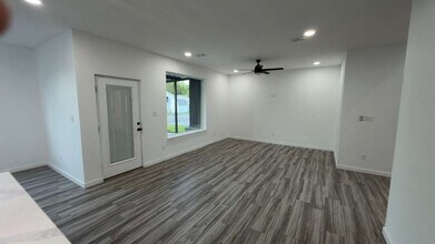 702 W Seminole Ave in Pharr, TX - Building Photo - Building Photo