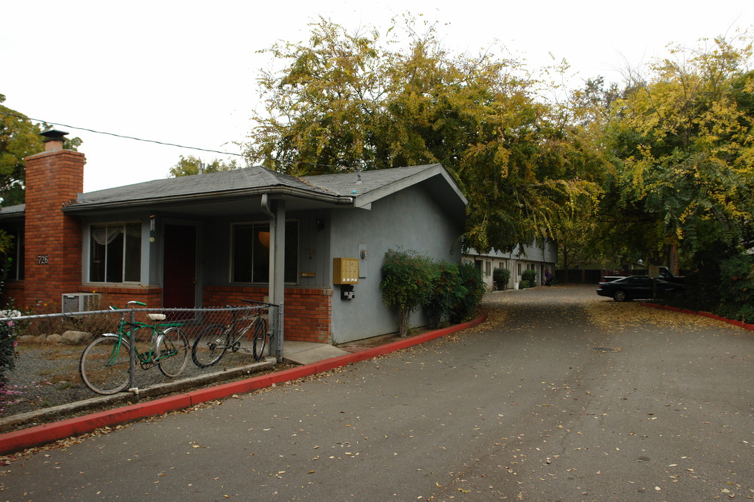 726 W 2nd Ave in Chico, CA - Building Photo