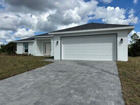 3733 NE 14th Pl in Cape Coral, FL - Building Photo