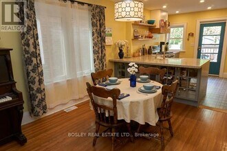 11 Bonnie Brae Blvd in Toronto, ON - Building Photo - Building Photo