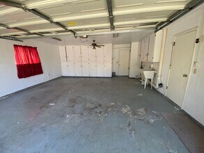 1927 S Julieann Ct in Visalia, CA - Building Photo - Building Photo