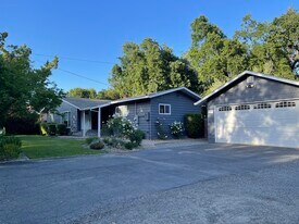 117 E Shiloh Rd in Santa Rosa, CA - Building Photo