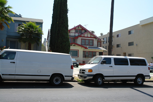 942 S Westmoreland Ave in Los Angeles, CA - Building Photo - Building Photo