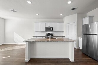 5832 Rostherne Dr in Aubrey, TX - Building Photo - Building Photo