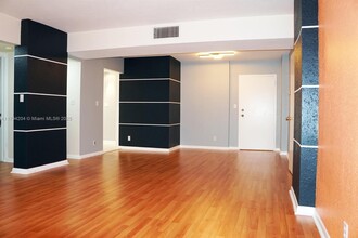 1900 Diana Dr in Hallandale Beach, FL - Building Photo - Building Photo