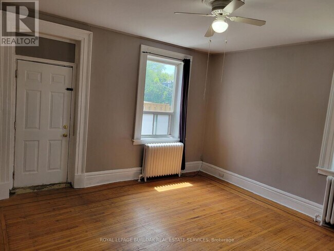 303-303 E 19th St in Hamilton, ON - Building Photo - Building Photo
