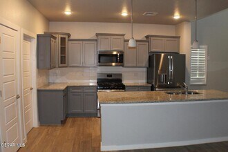 940 Abe Goldberg Dr in El Paso, TX - Building Photo - Building Photo