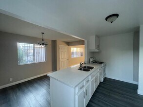 2264 Myrtle Ave-Unit -2264-BACK in Long Beach, CA - Building Photo - Building Photo