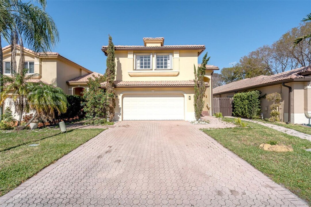 5160 NW 112th Ct in Doral, FL - Building Photo