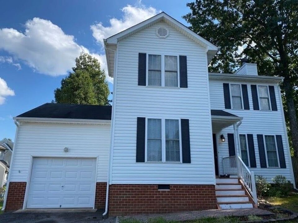 13707 Village View Dr in Midlothian, VA - Building Photo