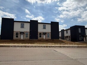 10548 Tube Dr in Hurst, TX - Foto de edificio - Building Photo