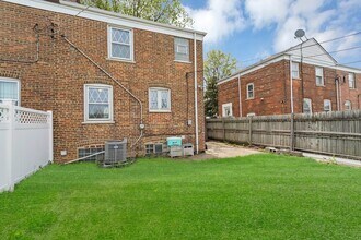 5156 W 63rd Pl in Chicago, IL - Building Photo - Building Photo