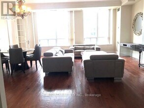 3880 Duke of York Blvd in Mississauga, ON - Building Photo - Building Photo