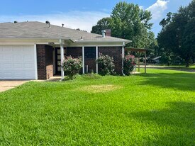 1102 E 23rd St, Unit 1102 A in Texarkana, AR - Building Photo